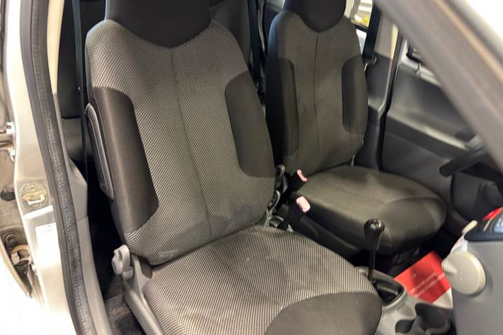 Sølv Toyota Aygo fra 2010