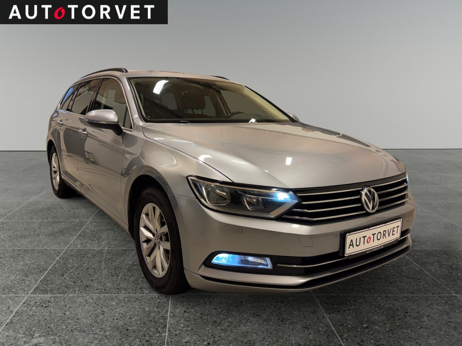 Sølv VW Passat fra 2018