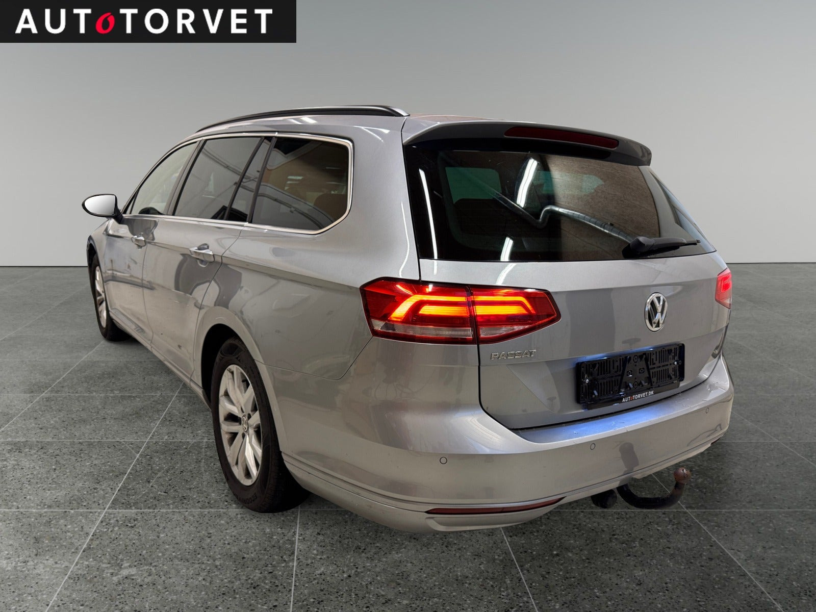 Sølv VW Passat fra 2018