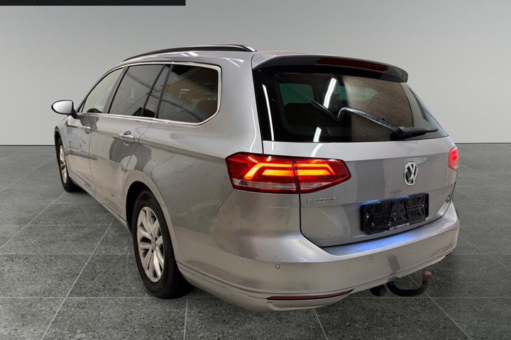 Sølv VW Passat fra 2018