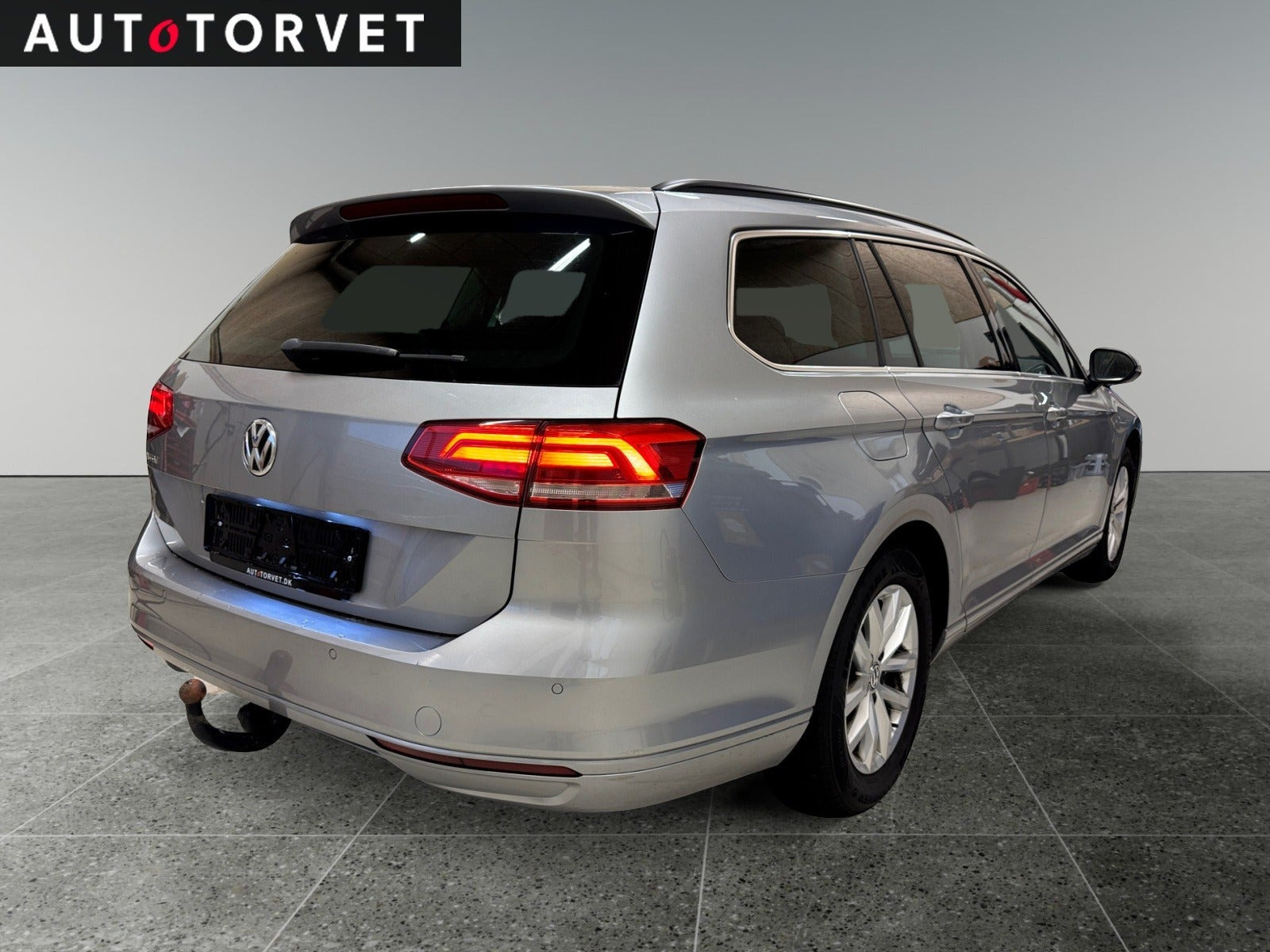 Sølv VW Passat fra 2018