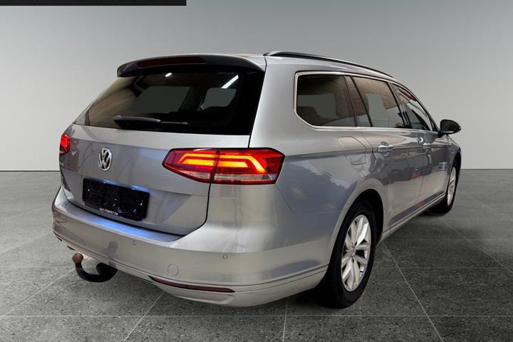 Sølv VW Passat fra 2018
