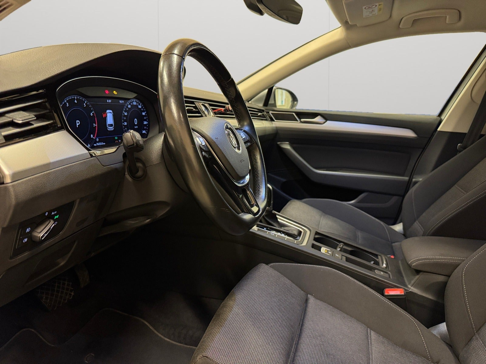 Sølv VW Passat fra 2018