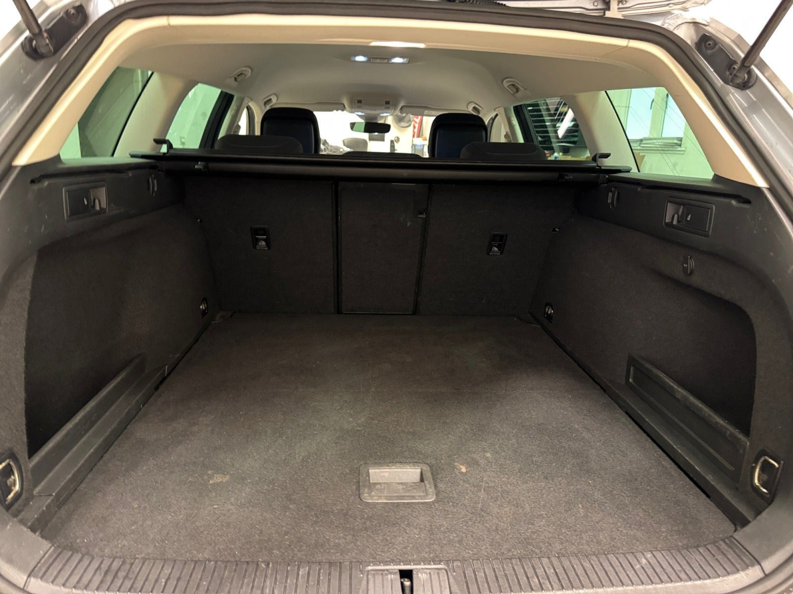Sølv VW Passat fra 2018