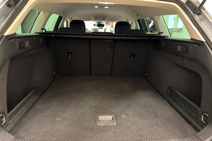 Sølv VW Passat fra 2018