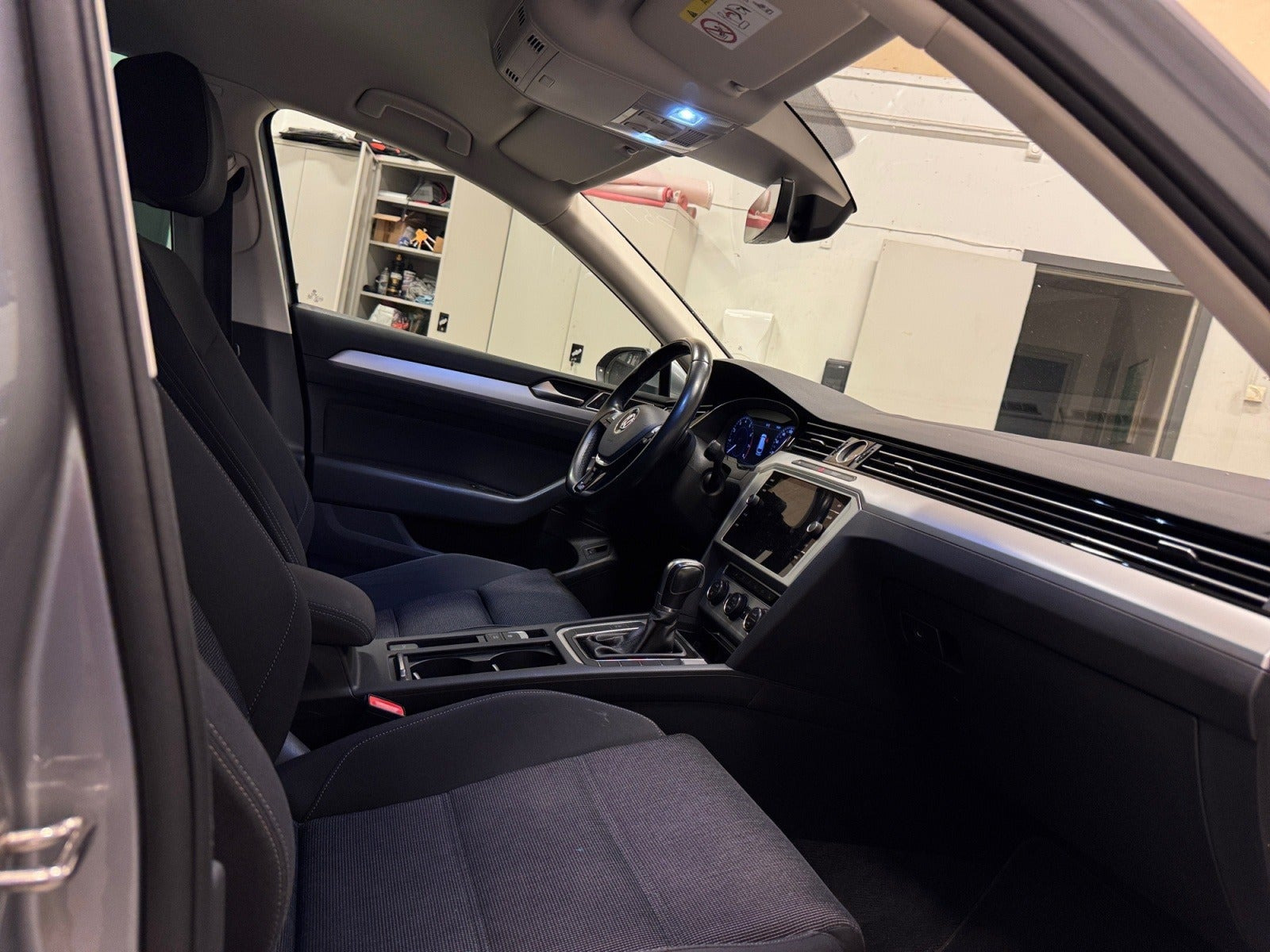 Sølv VW Passat fra 2018