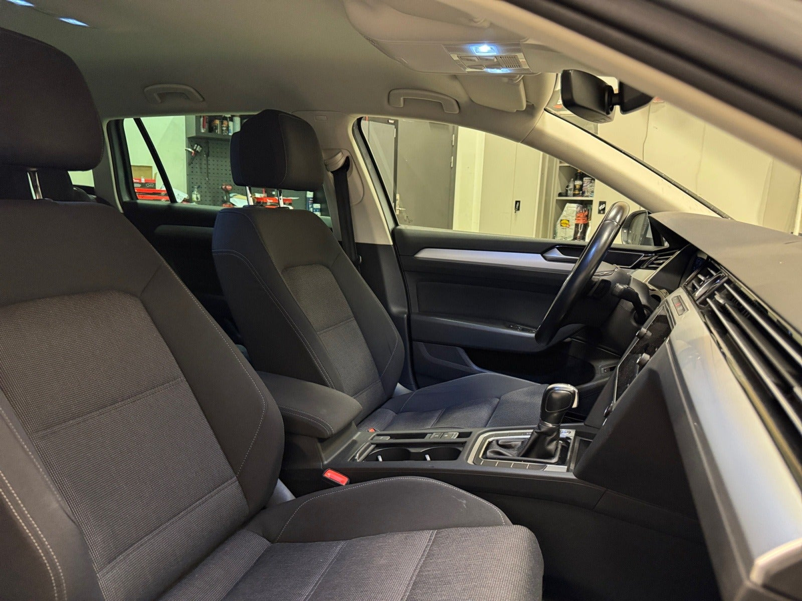 Sølv VW Passat fra 2018