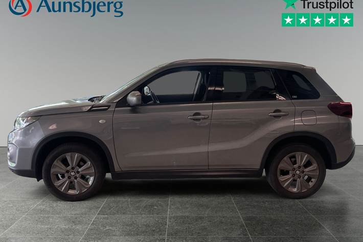 Grå Suzuki Vitara fra 2021