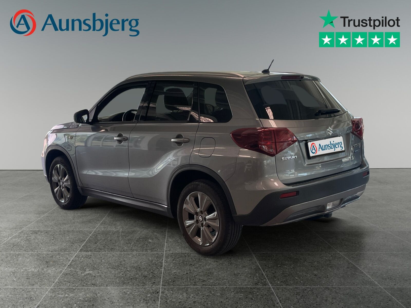 Grå Suzuki Vitara fra 2021