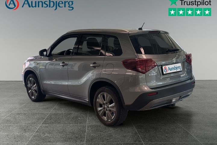 Grå Suzuki Vitara fra 2021