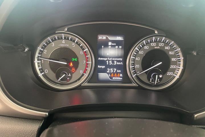Grå Suzuki Vitara fra 2021