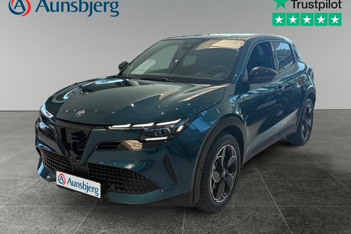 Grøn Alfa Romeo Junior fra 2024 set udefra