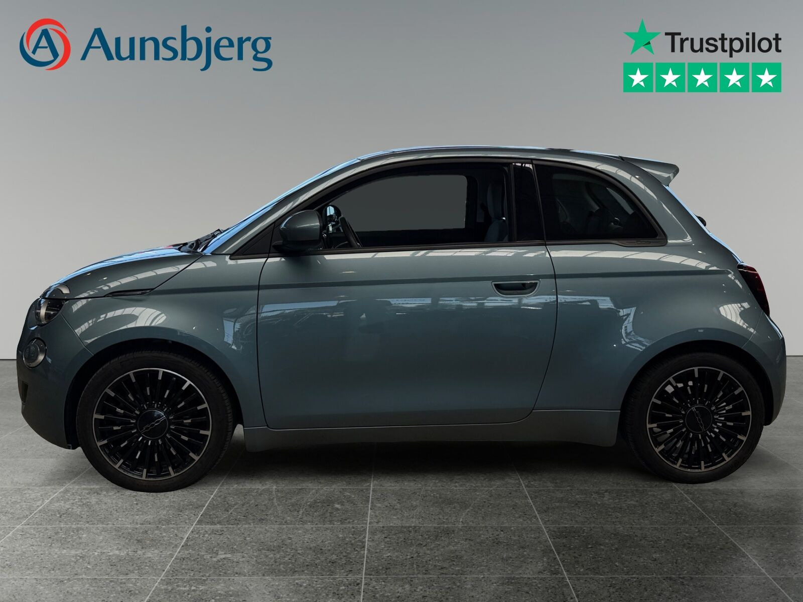 Blå Fiat 500e fra 2022