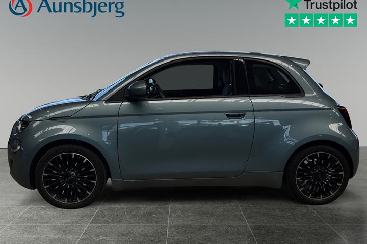 Blå Fiat 500e fra 2022