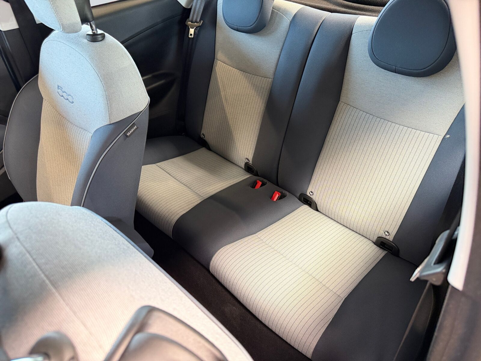 Blå Fiat 500e fra 2022