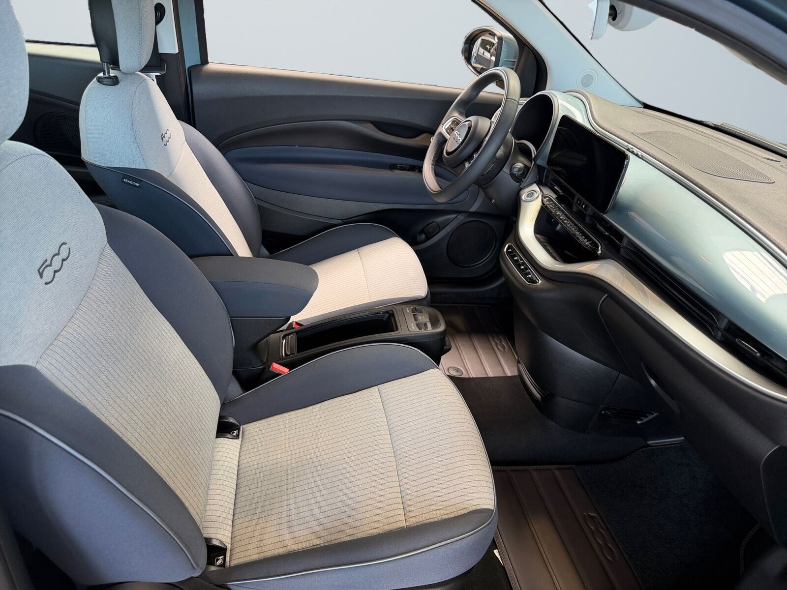 Blå Fiat 500e fra 2022