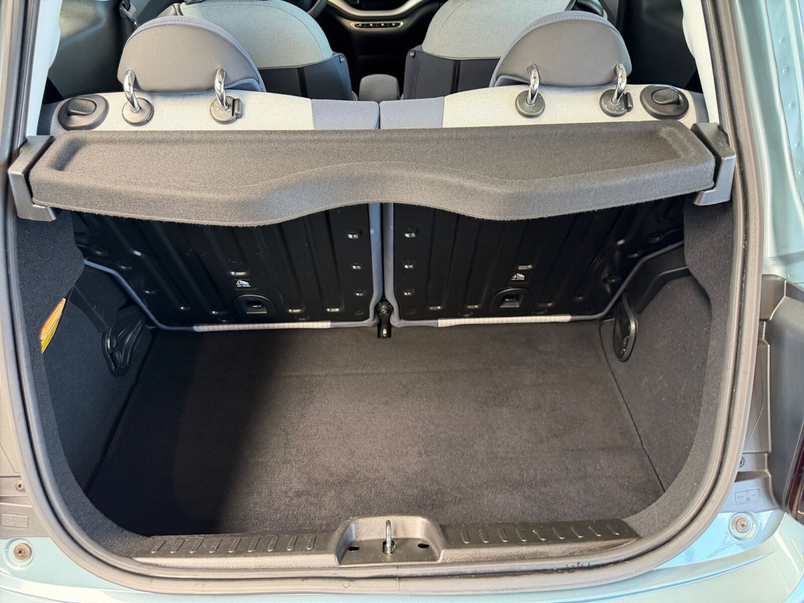 Blå Fiat 500e fra 2022