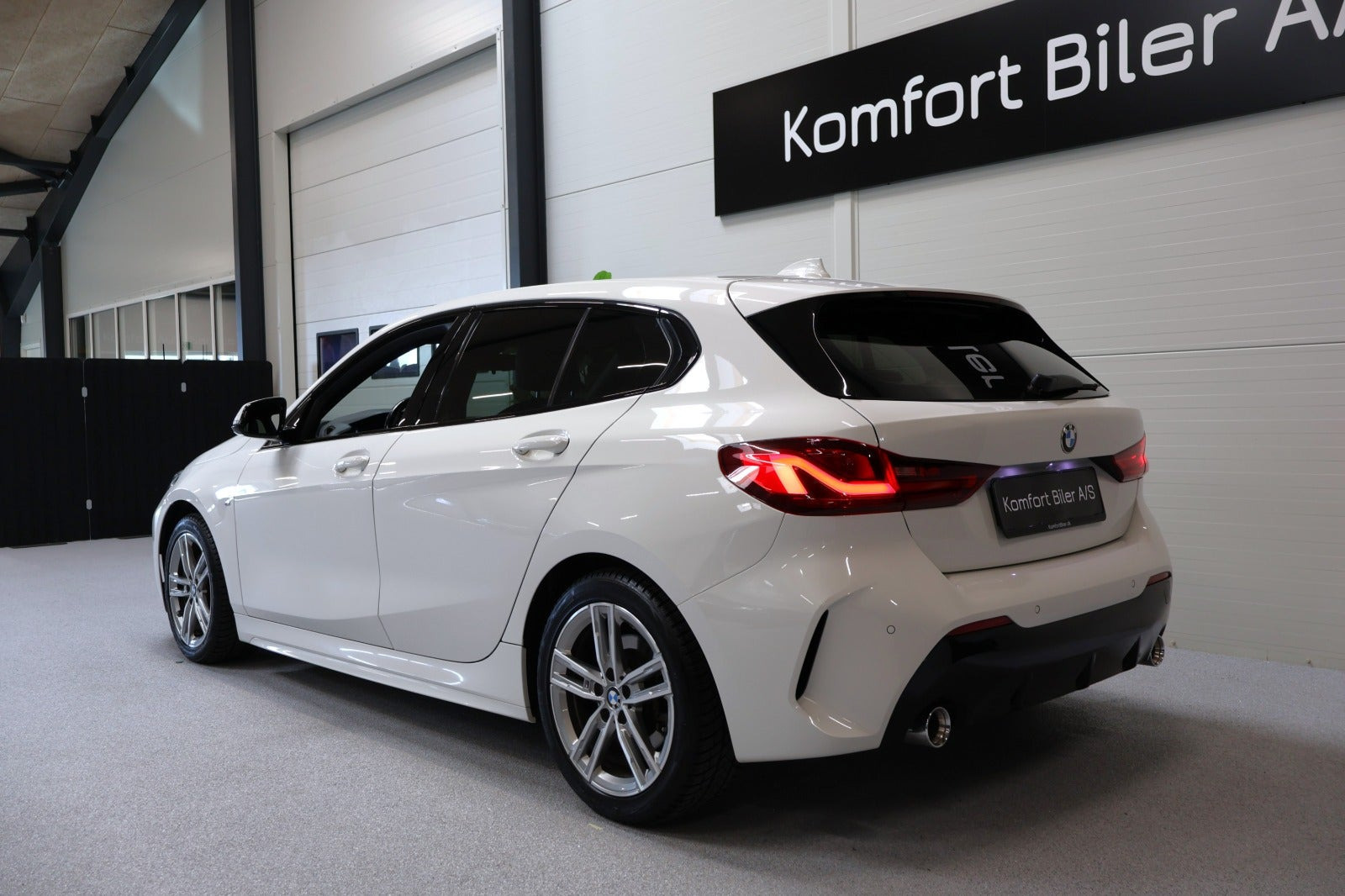 Hvid BMW 120d fra 2021
