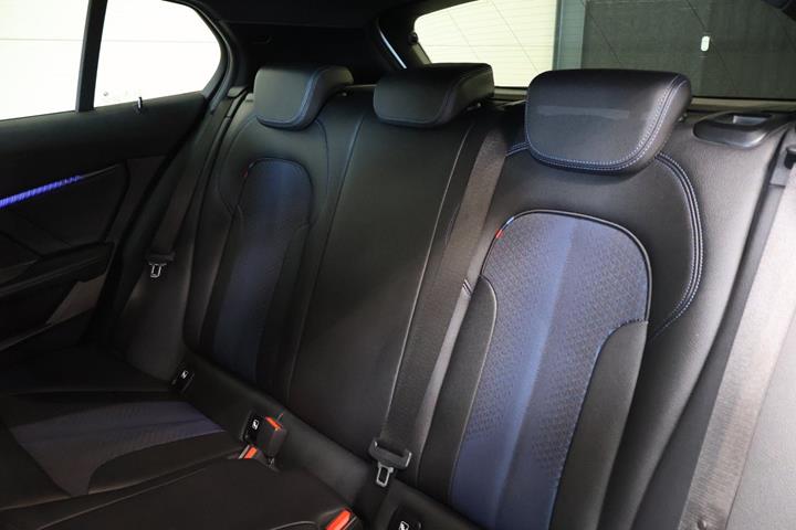 Hvid BMW 120d fra 2021