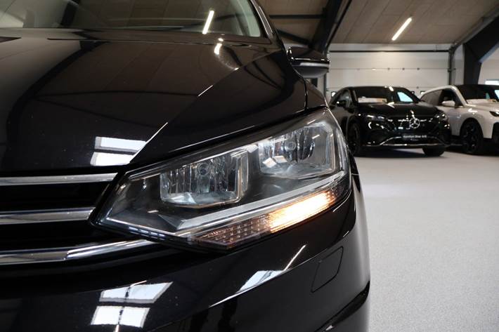 Sort VW Touran fra 2019