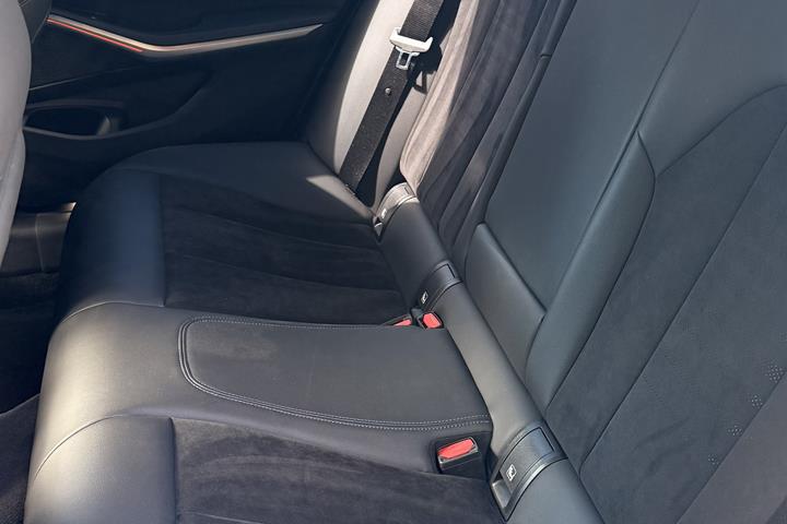 Grå BMW 3-Serie fra 2020