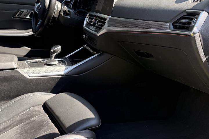 Grå BMW 3-Serie fra 2020