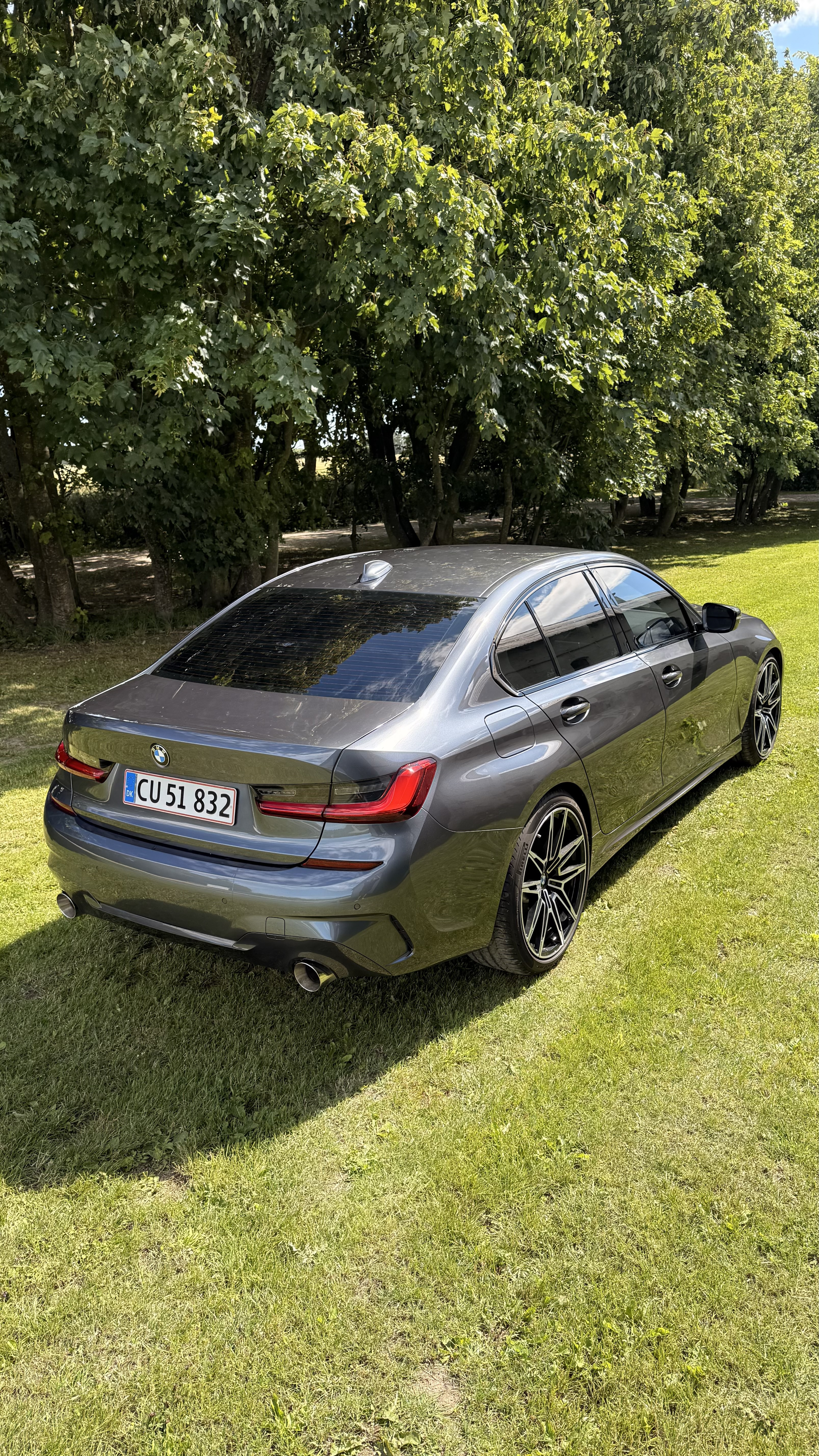 Grå BMW 3-Serie fra 2020