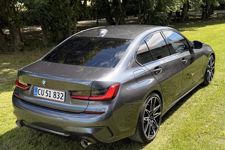 Grå BMW 3-Serie fra 2020