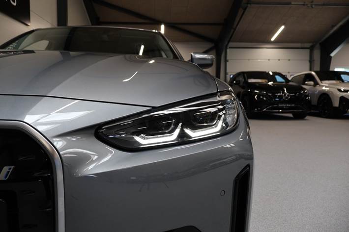Grå BMW i4 fra 2022