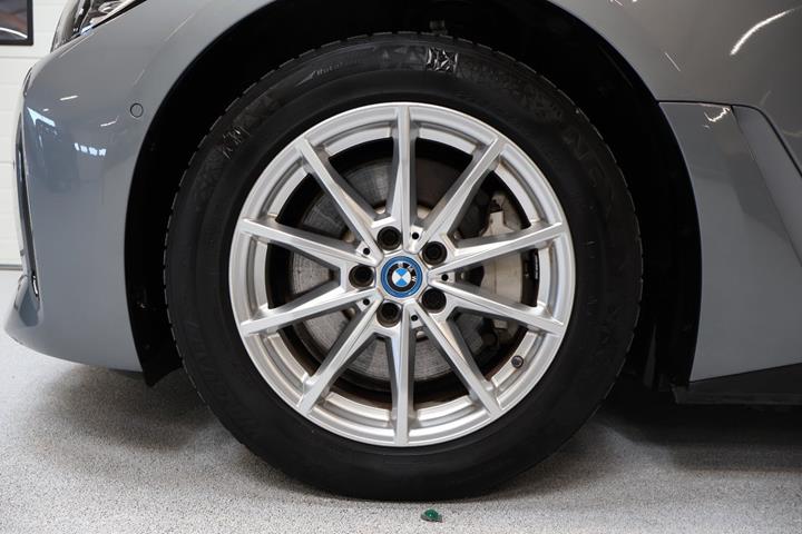 Grå BMW i4 fra 2022