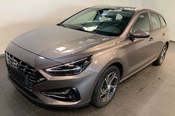 Grå Hyundai i30 fra 2022