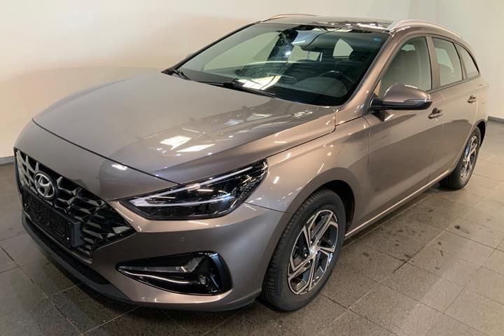 Grå Hyundai i30 fra 2022 set udefra