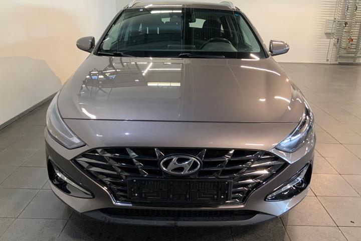 Grå Hyundai i30 fra 2022