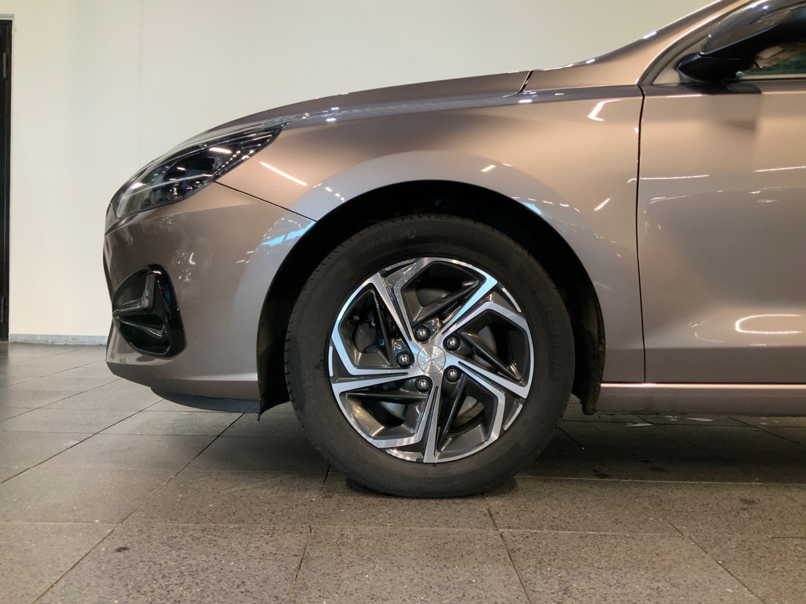 Grå Hyundai i30 fra 2022