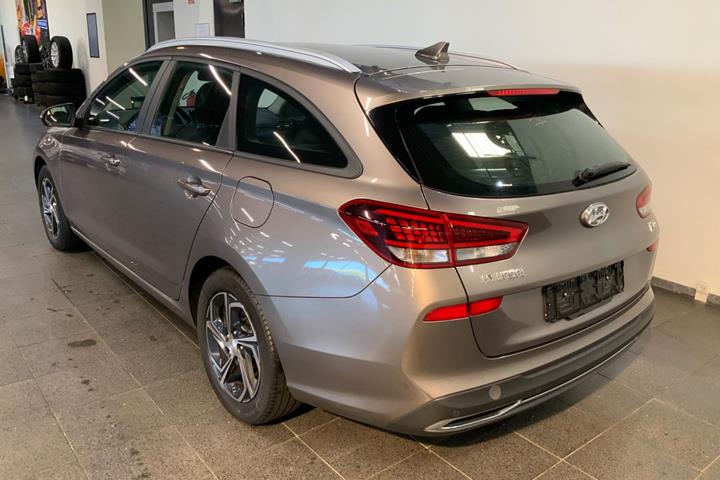 Grå Hyundai i30 fra 2022