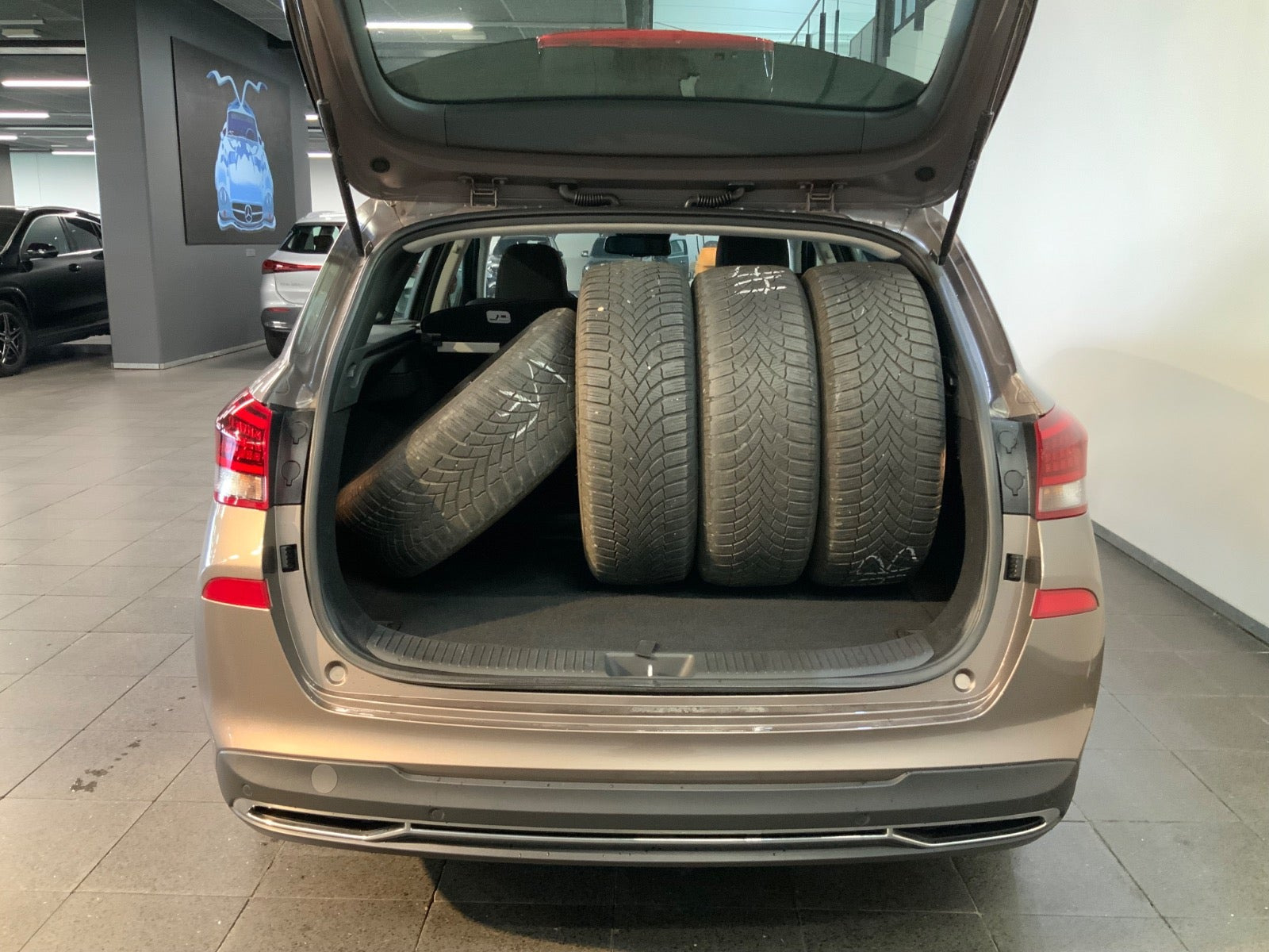 Grå Hyundai i30 fra 2022