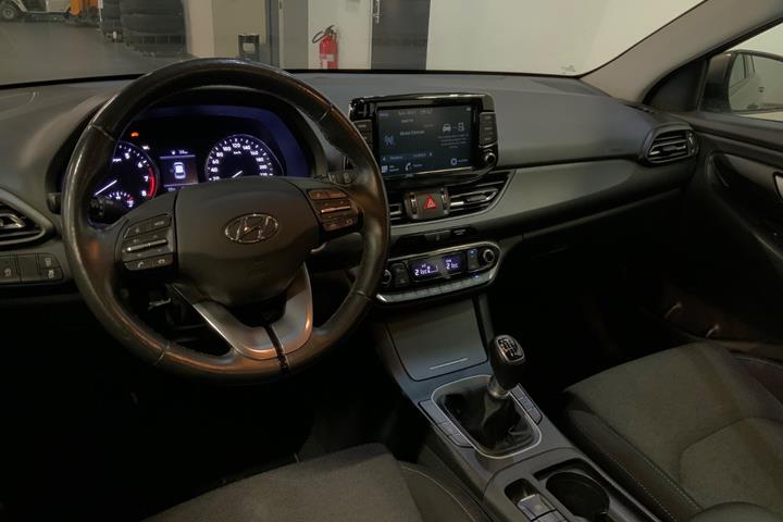 Grå Hyundai i30 fra 2022