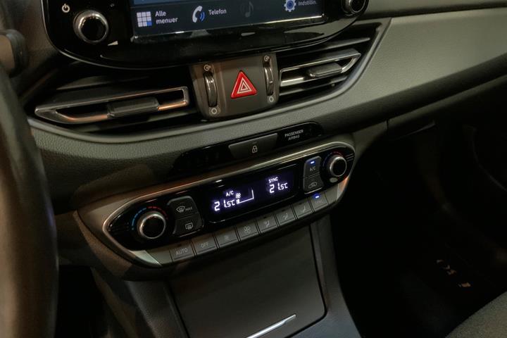 Grå Hyundai i30 fra 2022