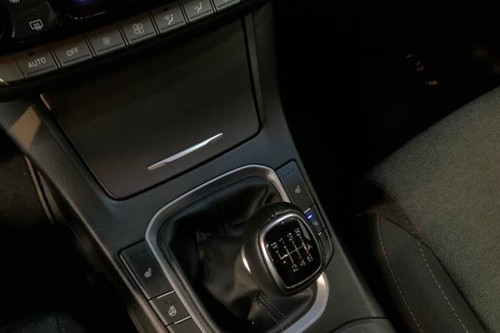Grå Hyundai i30 fra 2022