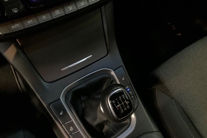 Grå Hyundai i30 fra 2022