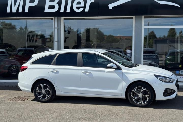 Hvid Hyundai i30 fra 2021