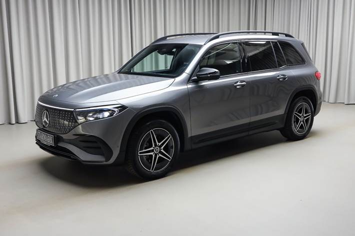Grå Mercedes EQB250+ fra 2026 set udefra
