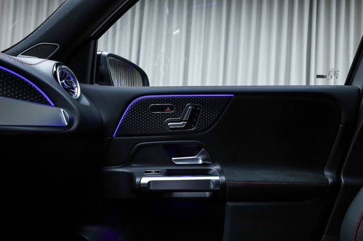 Grå Mercedes EQB250+ fra 2026