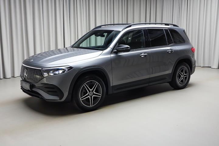 Grå Mercedes EQB250+ fra 2026 set udefra