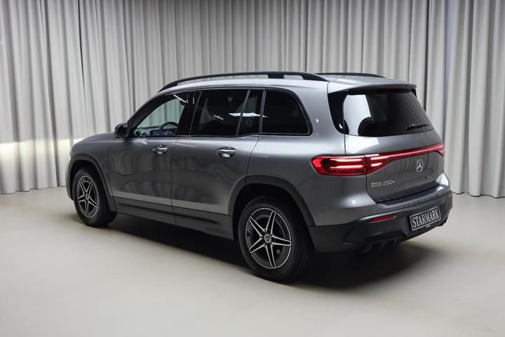 Grå Mercedes EQB250+ fra 2026