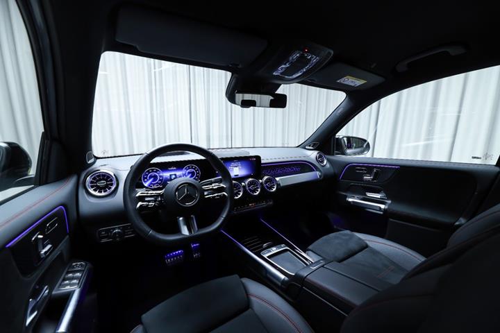 Grå Mercedes EQB250+ fra 2026