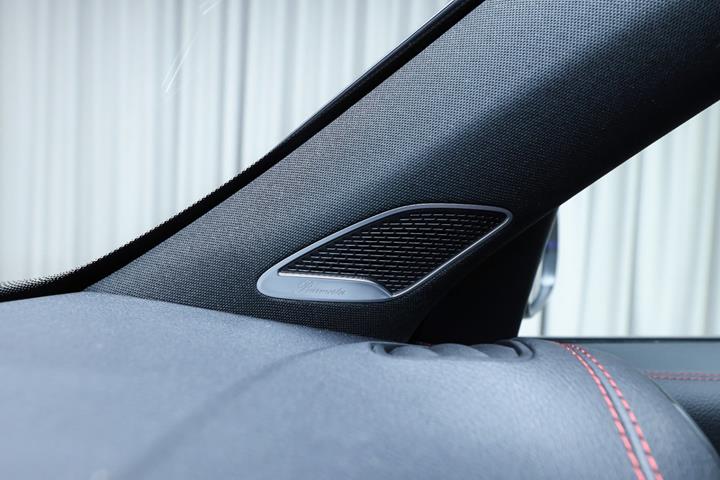 Grå Mercedes EQB250+ fra 2026