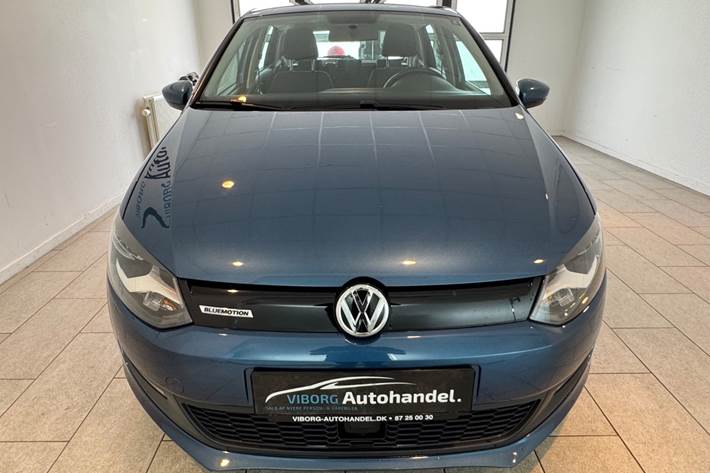 Blå VW Polo fra 2017