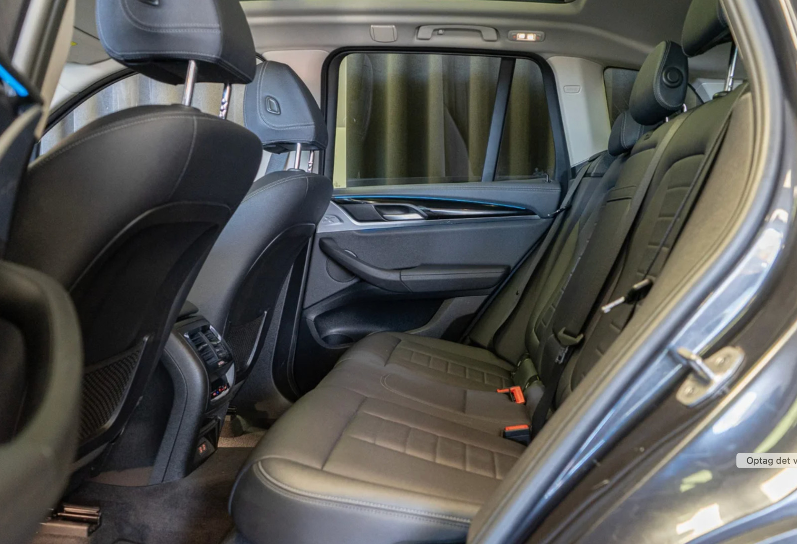 Grå BMW iX3 fra 2021