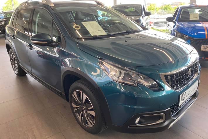 Grøn Peugeot 2008 fra 2019